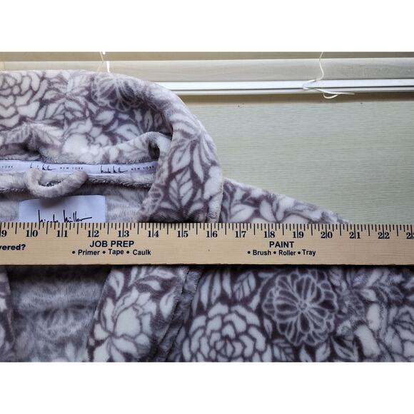 ROBE-NICOLE MILLER-Gray White-Tie Closure-Soft-Plush-Knee Length-Size LRG - Picture 13 of 14